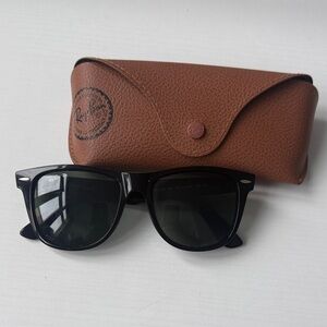 Ray-Ban Black Wayfarer Sunglasses with Brown Case